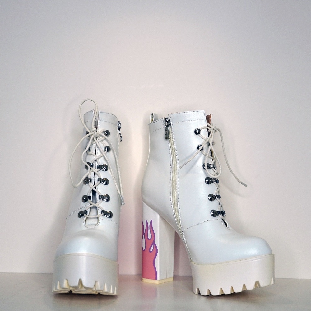 HUSTER WHITE FLAME BOOTS
